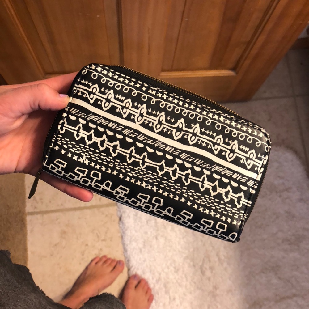 Black & white patterned wallet